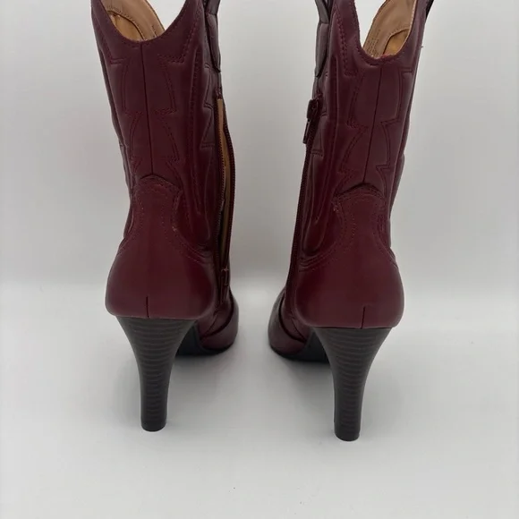Indigo Red Heeled Boots with Classic Western Elegance - Picture 3 of 12
